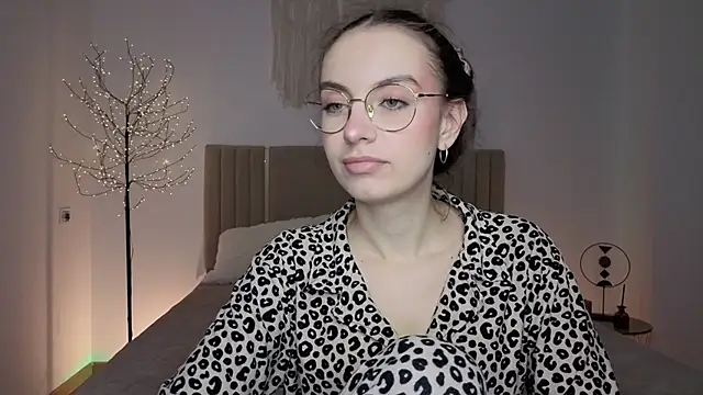 Real cutie1 online show from March 2026 01:43:02 PM