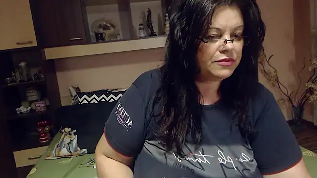 Snapshot of Claudia_71love chatting on October 2025 09:25:02 PM Claudia 71love online show from October 2025 09:25:02 PM