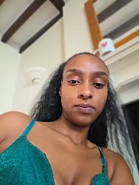 Snapshot of Hazel_Dollxx chatting on May 2026 07:40:01 AM Hazel Dollxx online show from May 2026 07:40:01 AM