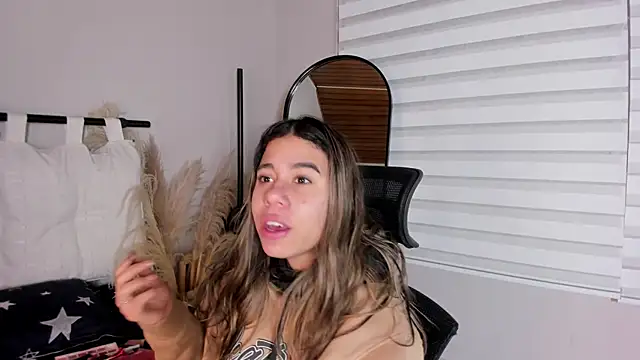 Snapshot of Rachell_criss chatting on November 2025 04:16:01 AM Rachell criss online show from November 2025 04:16:01 AM