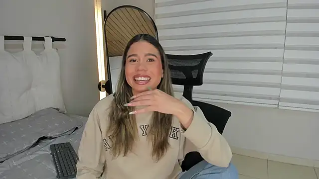 Snapshot of Rachell_criss chatting on November 2025 04:01:02 AM Rachell criss online show from November 2025 04:01:02 AM