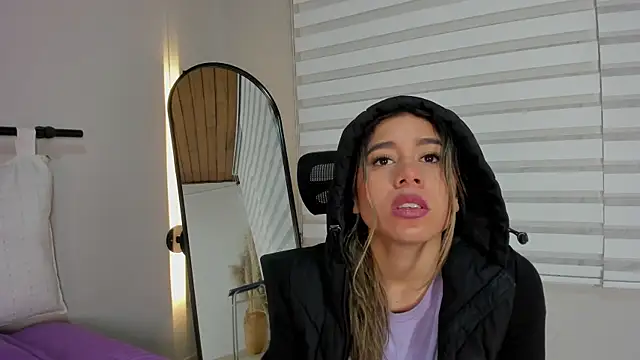 Snapshot of Rachell_criss chatting on December 2025 04:33:02 AM Rachell criss online show from December 2025 04:33:02 AM