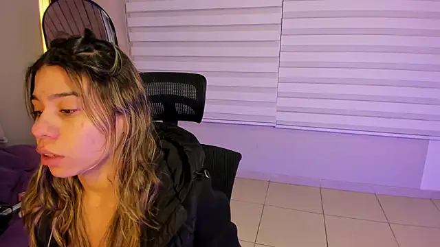 Snapshot of Rachell_criss chatting on October 2025 04:05:02 AM Rachell criss online show from October 2025 04:05:02 AM