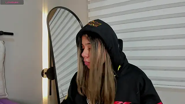 Snapshot of Rachell_criss chatting on December 2025 04:17:01 AM Rachell criss online show from December 2025 04:17:01 AM