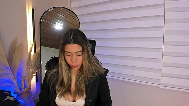 Snapshot of Rachell_criss chatting on October 2025 04:00:01 AM Rachell criss online show from October 2025 04:00:01 AM