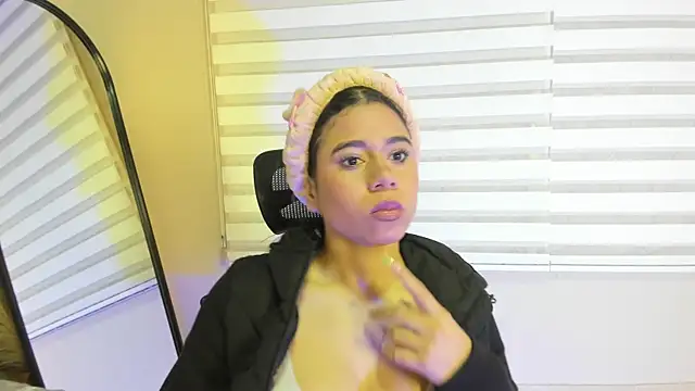 Snapshot of Rachell_criss chatting on November 2025 04:05:01 AM Rachell criss online show from November 2025 04:05:01 AM