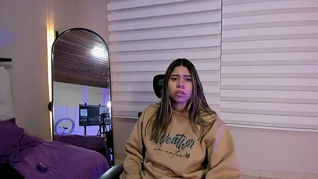 Rachell criss online show from October 2025 04:03:02 AM
