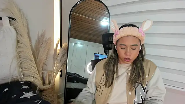 Snapshot of Rachell_criss chatting on October 2025 03:51:01 AM Rachell criss online show from October 2025 03:51:01 AM