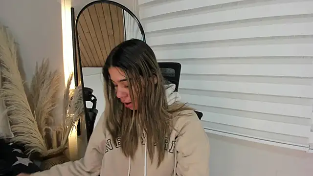 Snapshot of Rachell_criss chatting on October 2025 04:02:02 AM Rachell criss online show from October 2025 04:02:02 AM