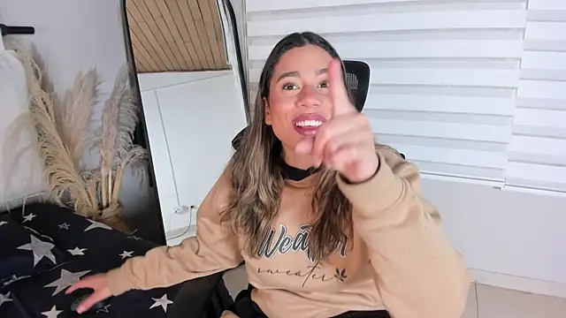 Snapshot of Rachell_criss chatting on November 2025 03:53:02 AM Rachell criss online show from November 2025 03:53:02 AM