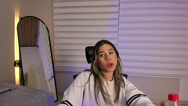 Snapshot of Rachell_criss chatting on November 2025 04:16:01 AM Rachell criss online show from November 2025 04:16:01 AM