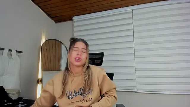 Rachell criss online show from October 2025 04:03:01 AM