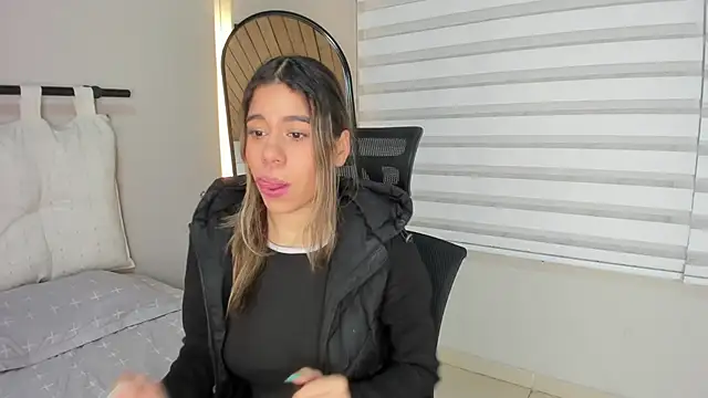 Snapshot of Rachell_criss chatting on November 2025 04:01:01 AM Rachell criss online show from November 2025 04:01:01 AM