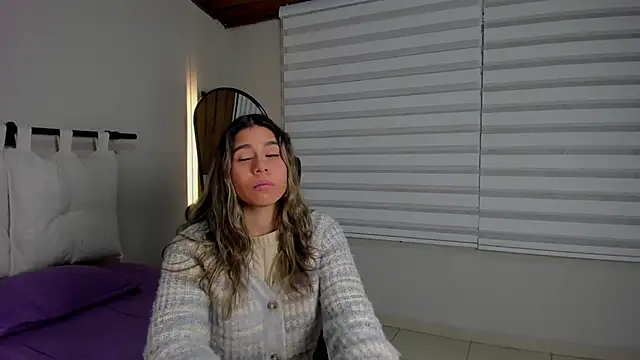 Snapshot of Rachell_criss chatting on December 2025 03:49:02 AM Rachell criss online show from December 2025 03:49:02 AM