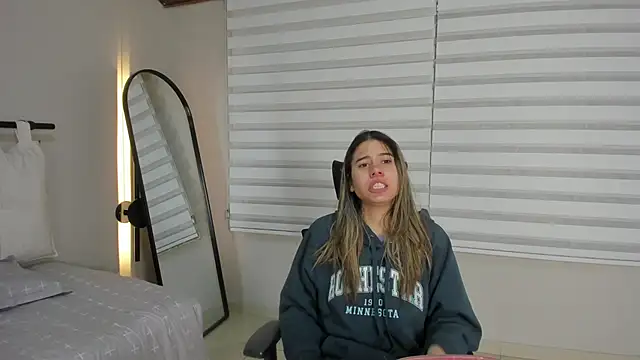 Snapshot of Rachell_criss chatting on November 2025 04:02:02 AM Rachell criss online show from November 2025 04:02:02 AM