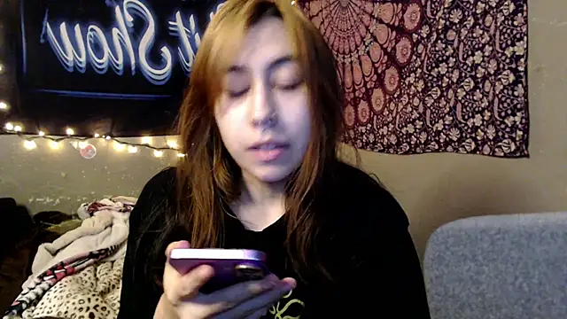 Snapshot of London_Ray chatting on July 2026 12:19:02 AM London Ray online show from July 2026 12:19:02 AM