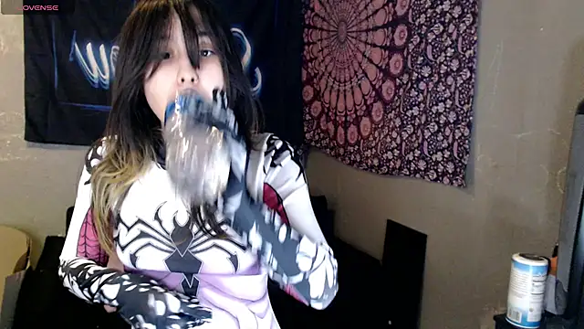 London Ray online show from November 2025 09:47:01 AM