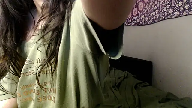 Snapshot of London_Ray chatting on June 2026 11:32:01 PM London Ray online show from June 2026 11:32:01 PM