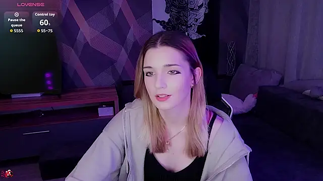 Sandy Belle online show from November 2025 08:01:01 PM