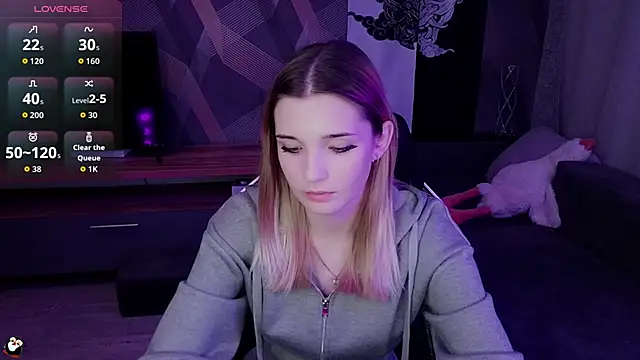 Sandy Belle online show from October 2025 07:13:02 PM