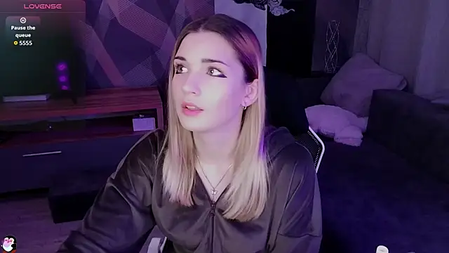 Sandy Belle online show from November 2025 07:40:01 PM