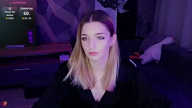 Sandy Belle online show from November 2025 08:14:01 PM