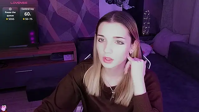 Sandy Belle online show from December 2025 07:57:01 PM