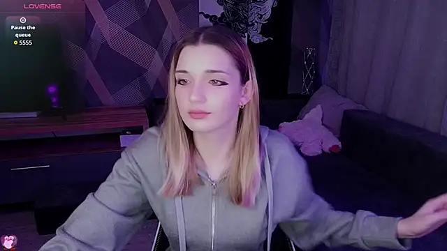 Sandy Belle online show from October 2025 06:40:01 PM