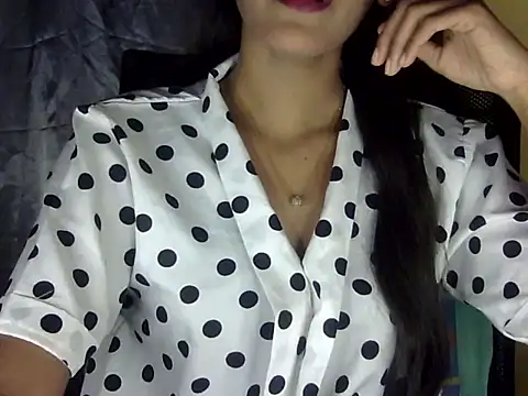 zara Khan0 online show from November 2025 01:44:02 PM