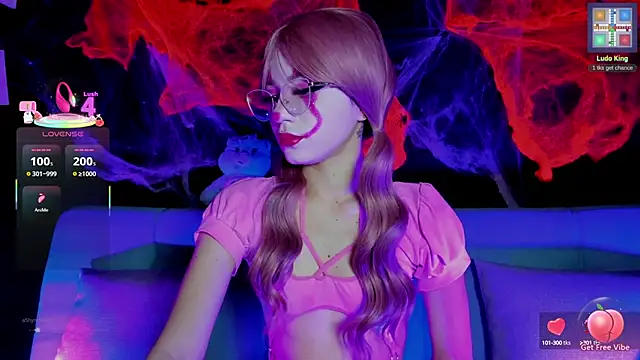 madiixwatson online show from October 2025 10:36:01 AM