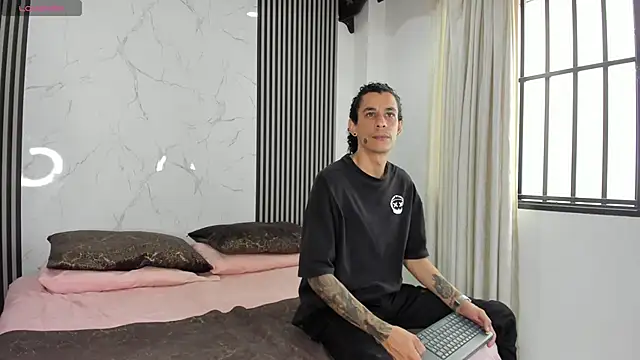 Snapshot of JackAndRosse_ chatting on January 2026 02:09:02 PM JackAndRosse online show from January 2026 02:09:02 PM