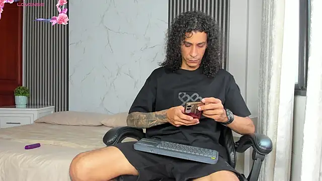 Snapshot of JackAndRosse_ chatting on April 2026 04:24:02 PM JackAndRosse online show from April 2026 04:24:02 PM