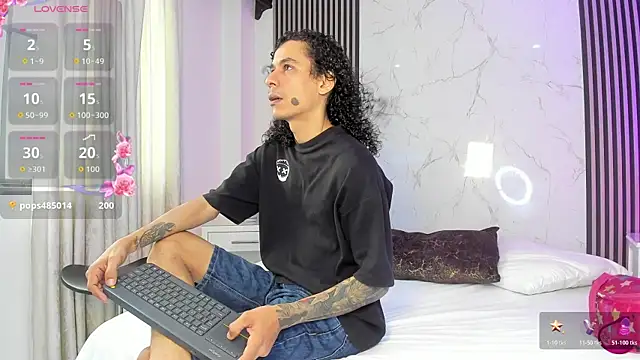 Snapshot of JackAndRosse_ chatting on December 2025 01:59:02 PM JackAndRosse online show from December 2025 01:59:02 PM