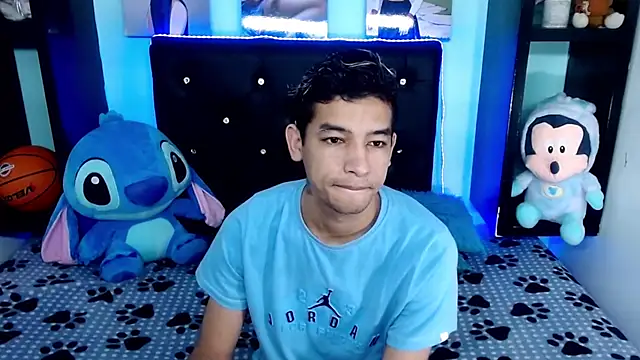 Snapshot of x_oliver_x chatting on September 2025 04:56:01 AM x oliver x online show from September 2025 04:56:01 AM