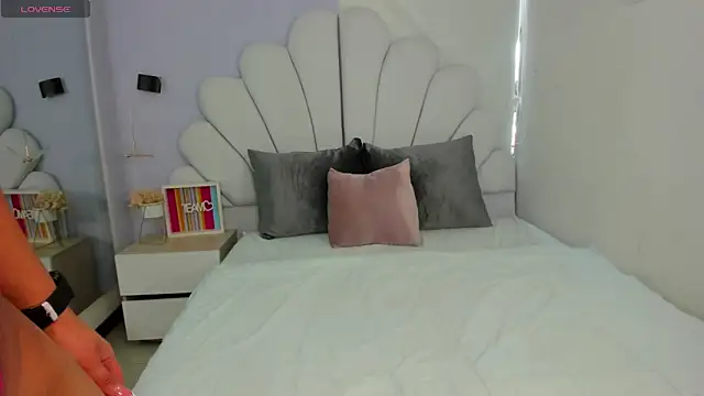 shamara thomson online show from April 2026 05:19:02 PM