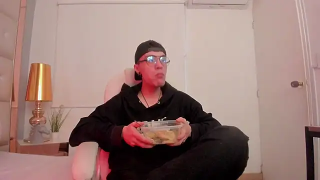 dark sun302 online show from November 2025 08:57:02 PM