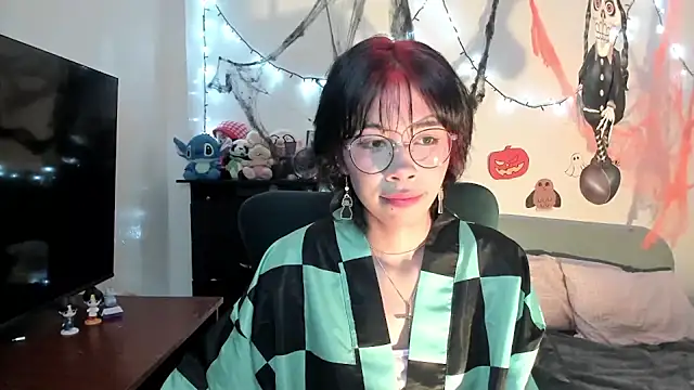 Snapshot of dolliette24 chatting on October 2025 10:20:01 PM dolliette24 online show from October 2025 10:20:01 PM