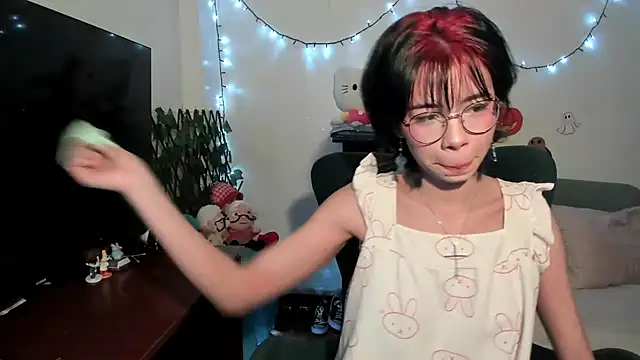 Snapshot of dolliette24 chatting on November 2025 08:03:01 PM dolliette24 online show from November 2025 08:03:01 PM