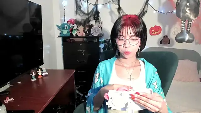 Snapshot of dolliette24 chatting on October 2025 08:42:01 PM dolliette24 online show from October 2025 08:42:01 PM