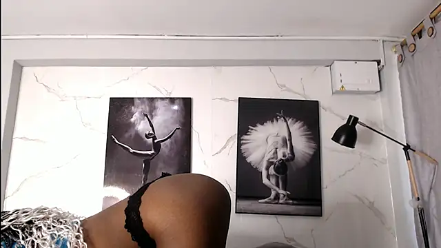 Snapshot of Evaa_18 chatting on November 2025 05:50:02 PM Evaa 18 online show from November 2025 05:50:02 PM