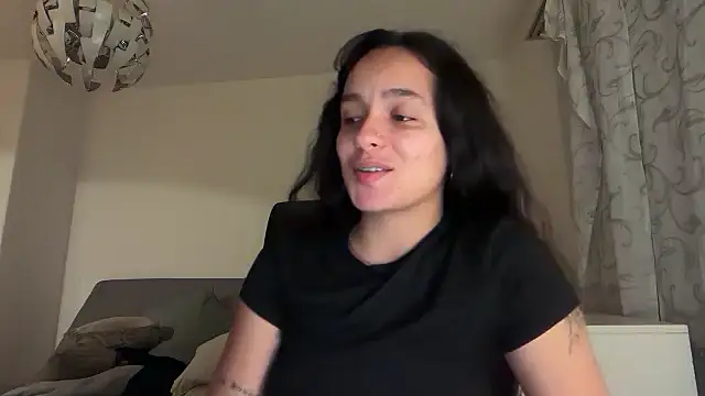 Snapshot of Maia_Park chatting on April 2026 11:07:01 PM Maia Park online show from April 2026 11:07:01 PM