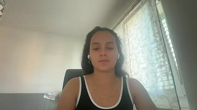 Snapshot of Maia_Park chatting on May 2026 01:33:02 PM Maia Park online show from May 2026 01:33:02 PM