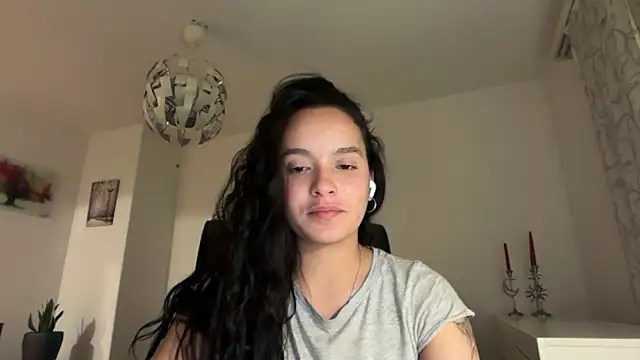 Maia Park online show from April 2026 09:48:01 PM