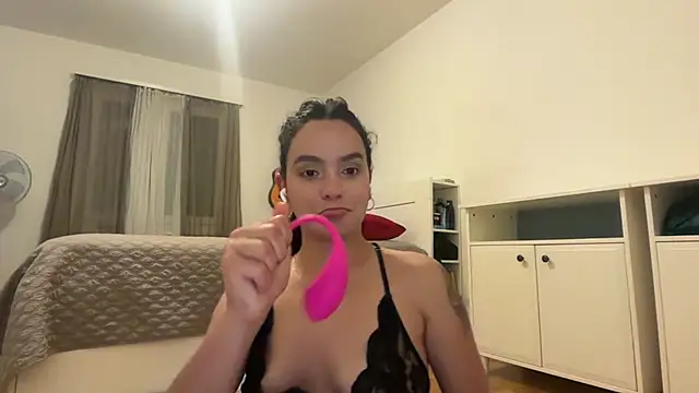 Snapshot of Maia_Park chatting on April 2026 10:03:01 PM Maia Park online show from April 2026 10:03:01 PM