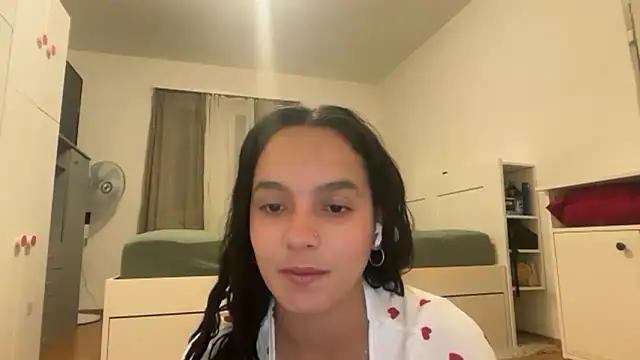 Snapshot of Maia_Park chatting on May 2026 10:15:02 PM Maia Park online show from May 2026 10:15:02 PM