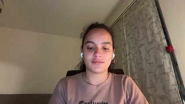 Snapshot of Maia_Park chatting on May 2026 08:47:02 PM Maia Park online show from May 2026 08:47:02 PM