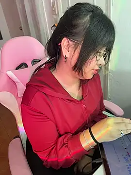 Snapshot of Lolii_Zoe chatting on December 2025 08:25:02 PM Lolii Zoe online show from December 2025 08:25:02 PM