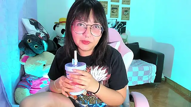 Snapshot of Lolii_Zoe chatting on October 2025 12:56:02 AM Lolii Zoe online show from October 2025 12:56:02 AM