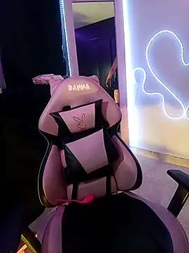 Danniela20 online show from October 2025 11:11:01 PM