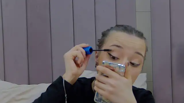 ZoeyNeal online show from March 2026 02:18:01 PM